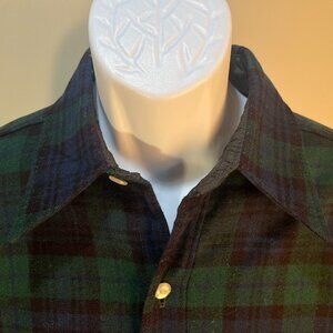 Vintage 70s 80s Woolrich Men's green and blue plaid Tartan style shirt Large L